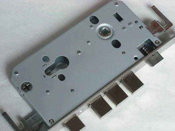 靖西24小时上门开锁公司